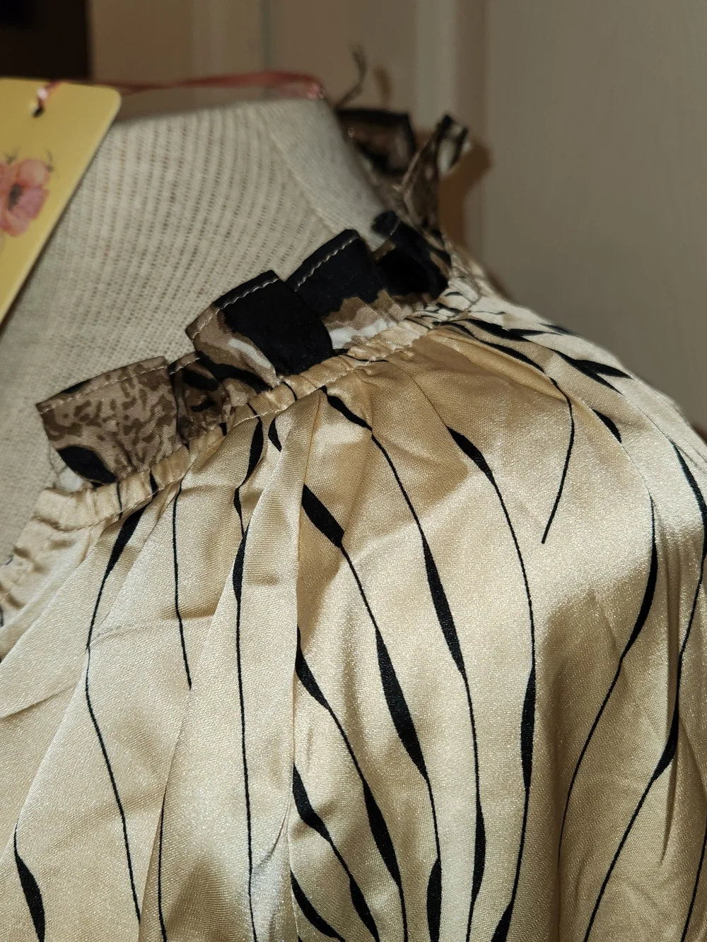 entro Two-Tone Beige and Black Asymmetrical Shirt - Picture 5 of 9